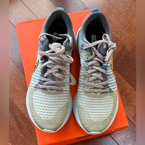 Nike React Infinity Run. 10.5. Light Bone, Sport Spice, Iron Grey, Total Orange